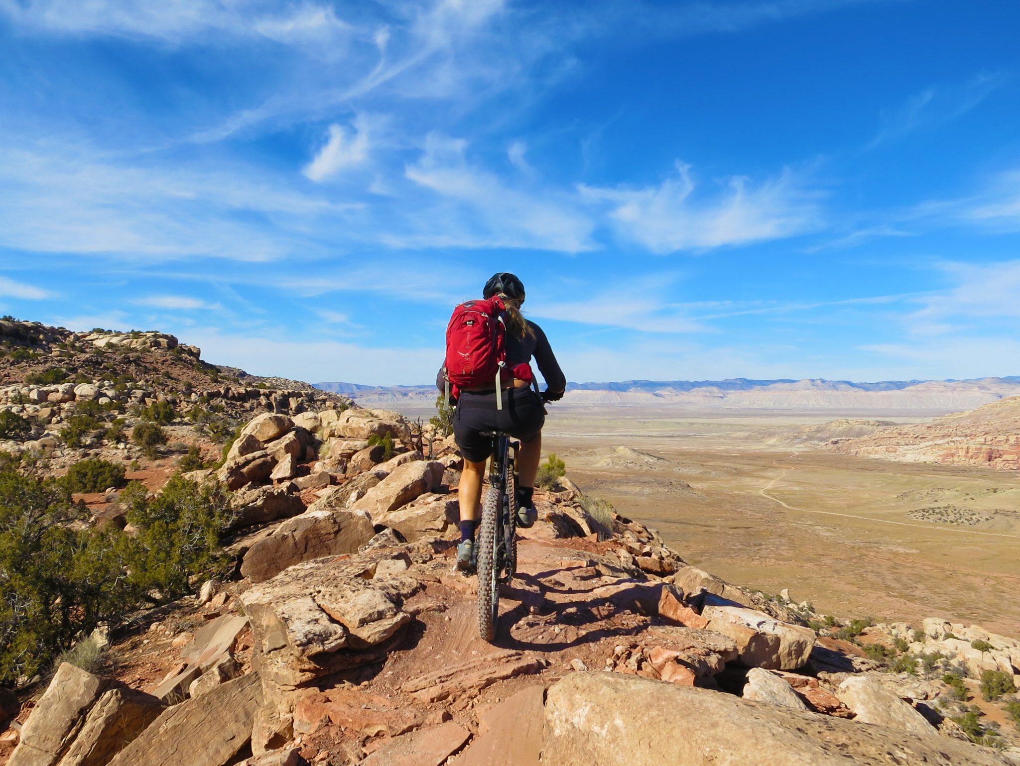 The Alaska section of North Klondike Singletrack mountain bike area includes a ridge with commanding views into the north of Arches NP